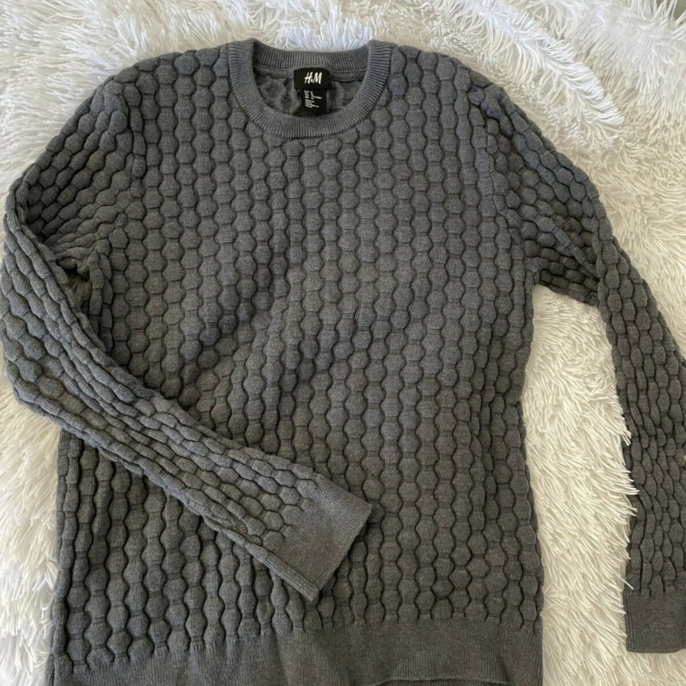 H&M Size Medium Knit Woman Pullover Sweater Casual Gray Crew Neck